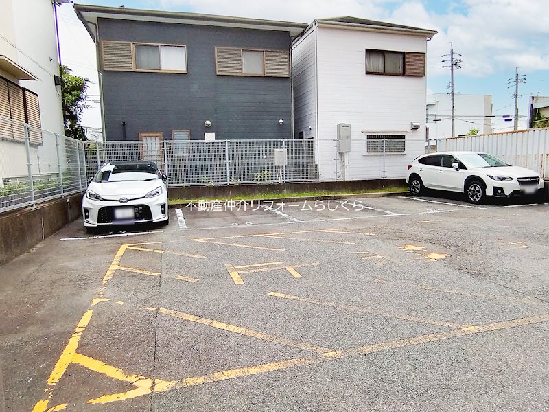共用部写真（駐車場）