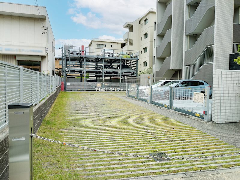 共用部写真（駐車場）