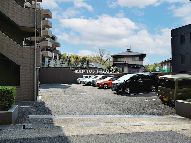 共用部写真（駐車場）