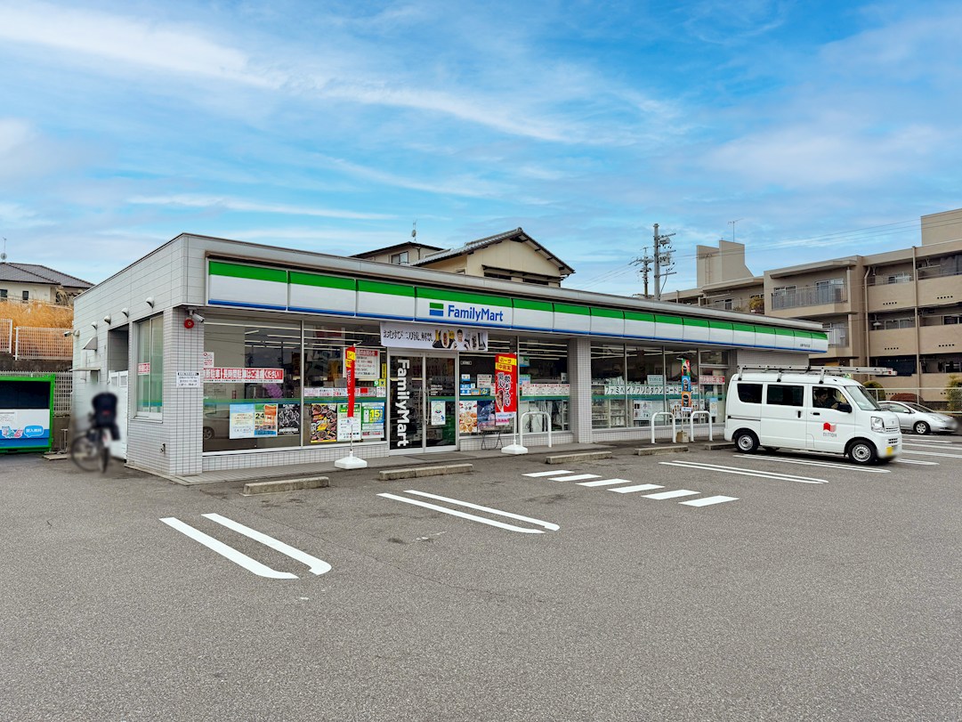 ファミリーマート　名東平和が丘店