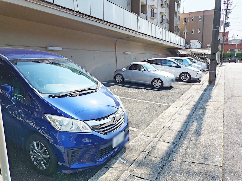 共用部写真（駐車場）