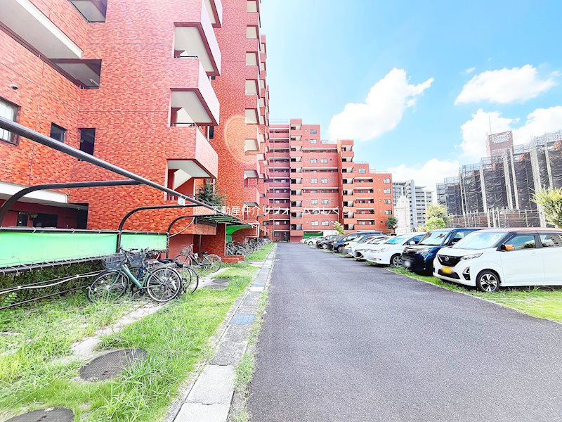 共用部写真（駐車場）