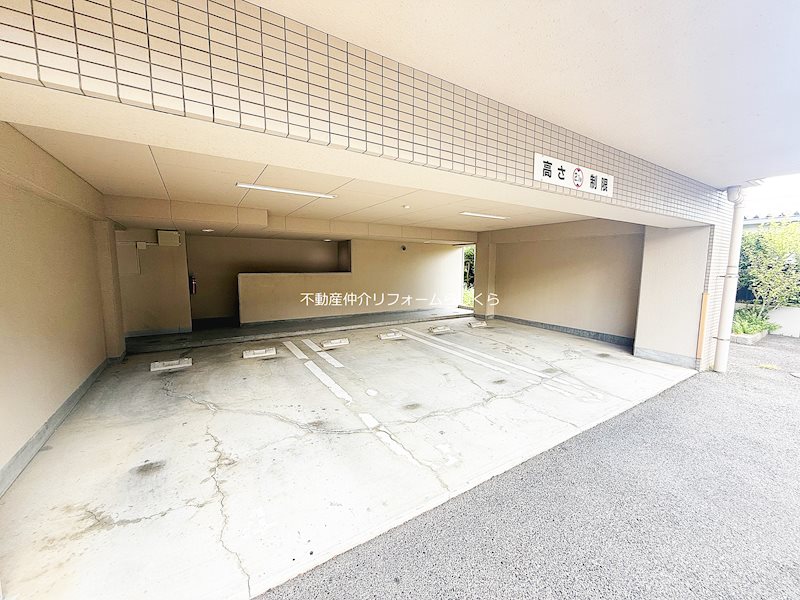 共用部写真（駐車場）