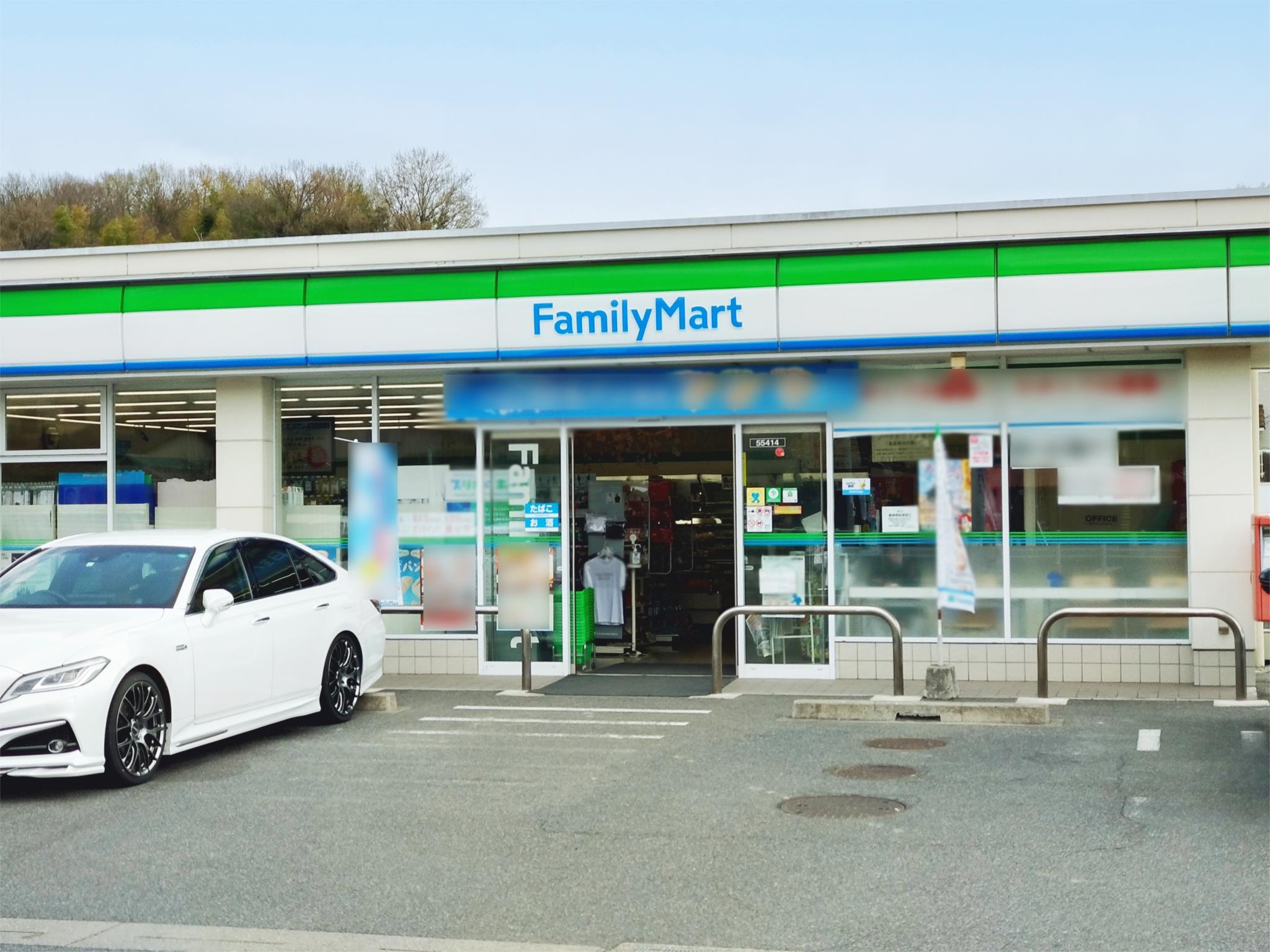 ファミリーマート　日進三本木店