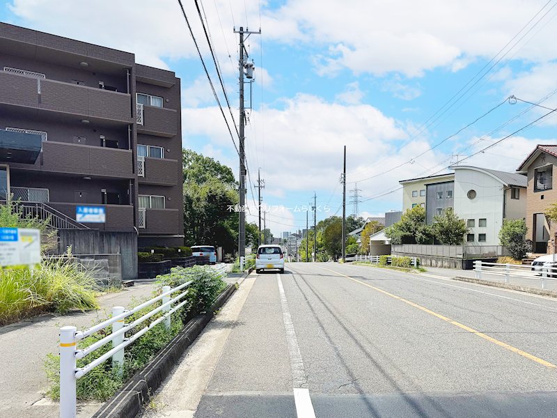 現地写真（前面道路含む現地写真）