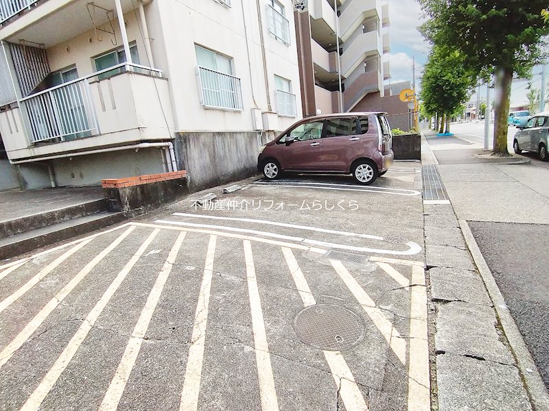 共用部写真（駐車場）