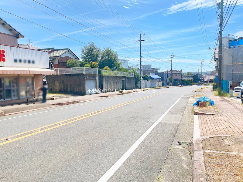 現地写真（前面道路含む現地写真）