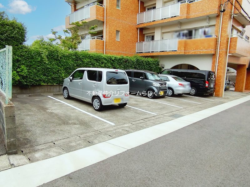 共用部写真（駐車場）