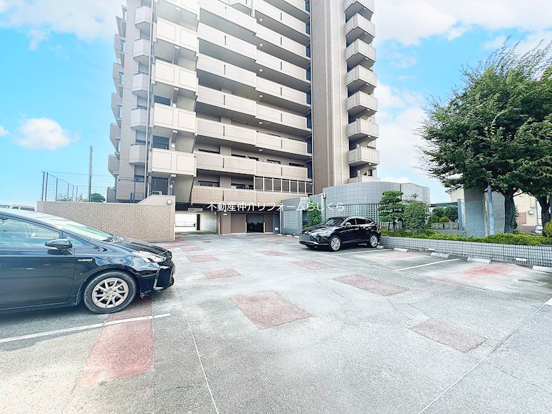 共用部写真（駐車場）
