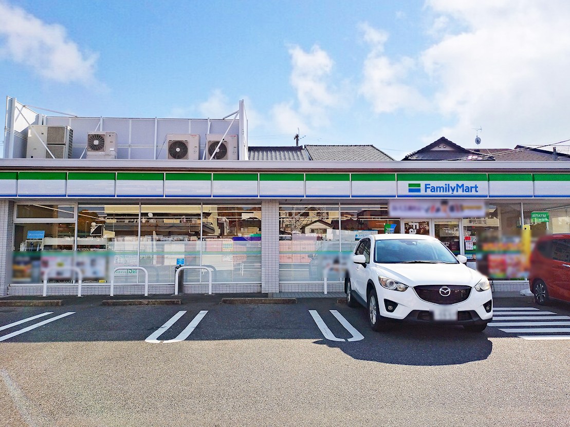 ファミリーマート　元八事店