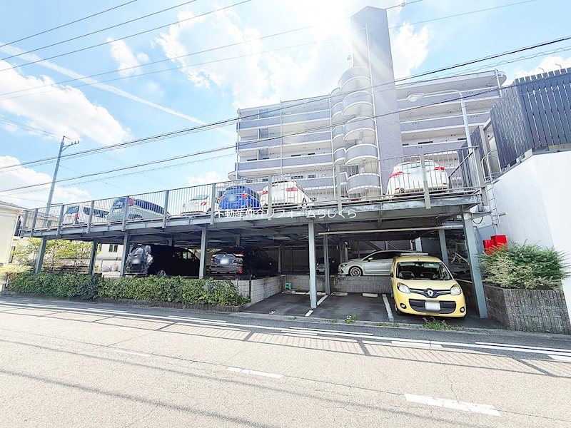 共用部写真（駐車場）