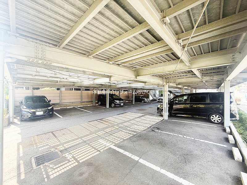 共用部写真（駐車場）