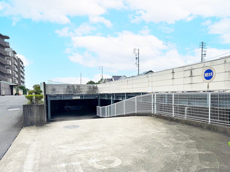 共用部写真（駐車場）
