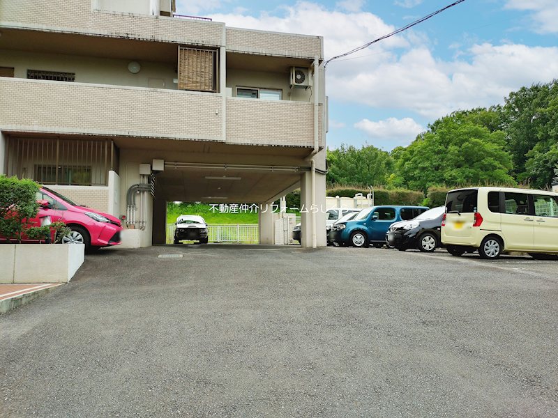 共用部写真（駐車場）