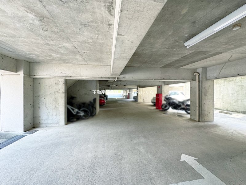 共用部写真（駐車場）