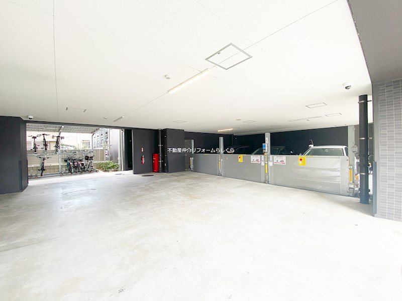 共用部写真（駐車場）
