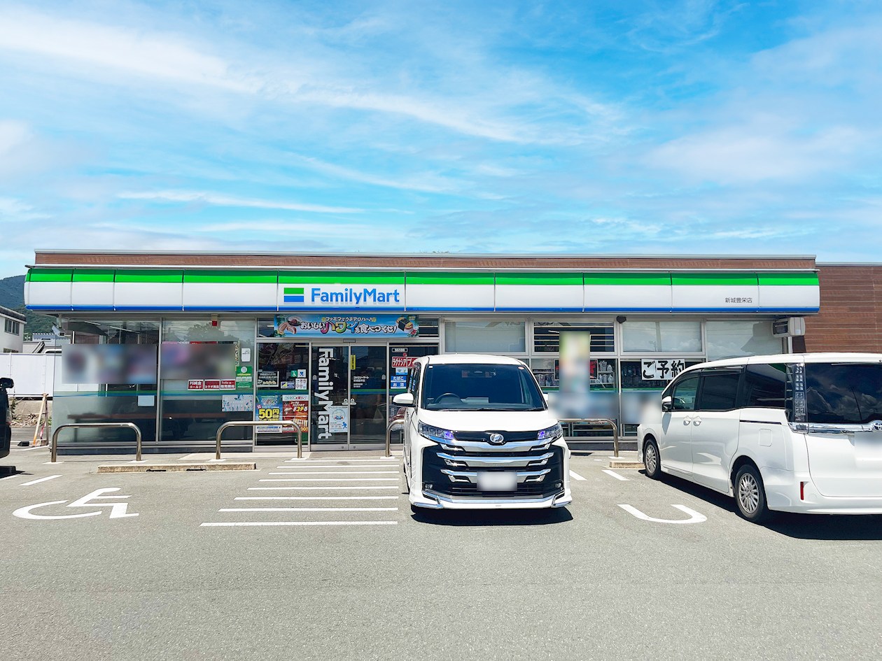 ファミリーマート新城豊栄店