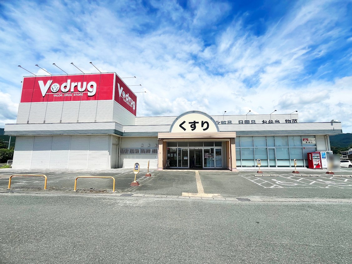V・drug新城店