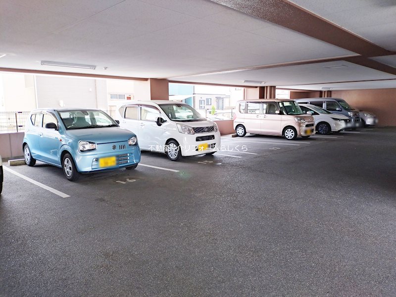 共用部写真（駐車場）
