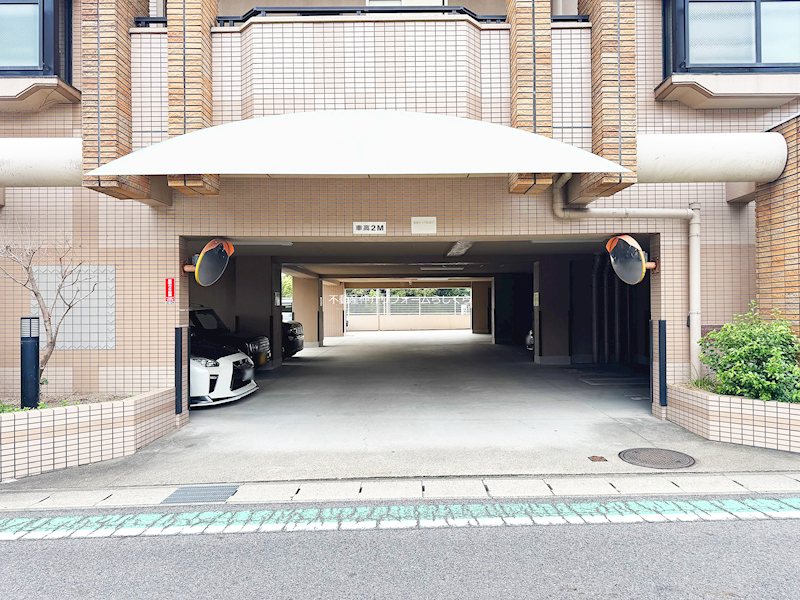 共用部写真（駐車場）