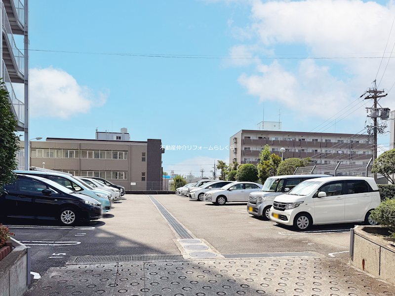 共用部写真（駐車場）