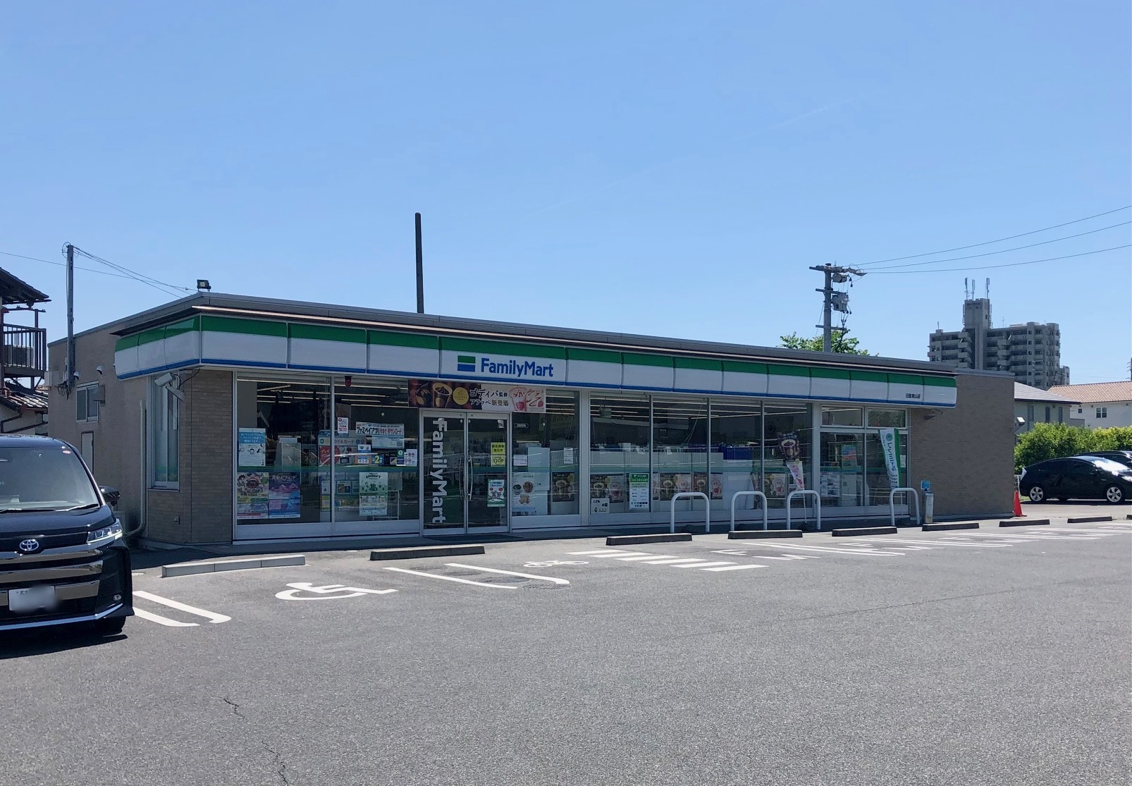 ファミリーマート　日進東山店