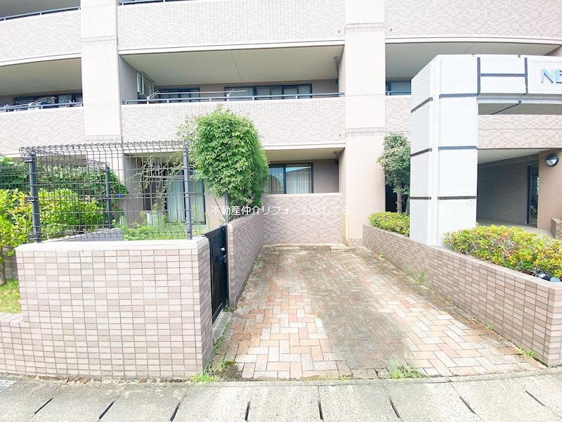 共用部写真（駐車場）