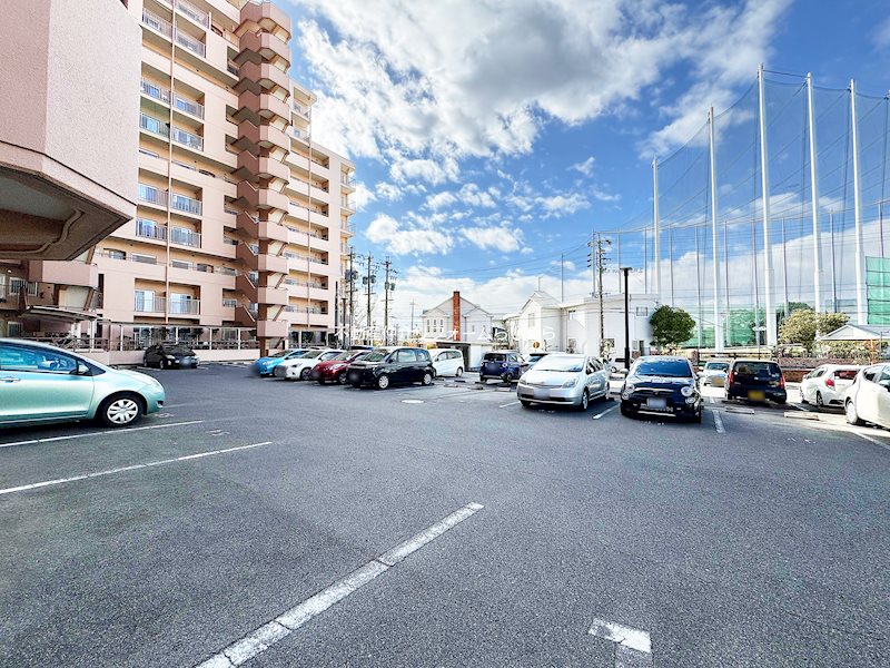 共用部写真（駐車場）