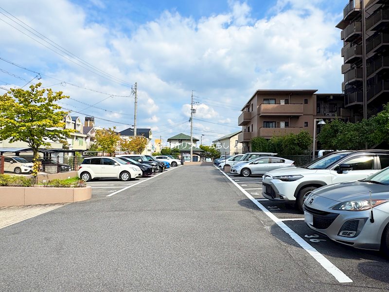 共用部写真（駐車場）