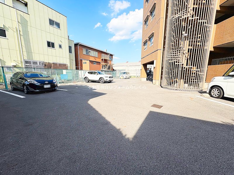 共用部写真（駐車場）