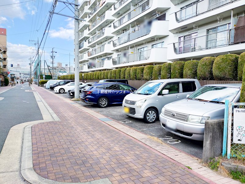 共用部写真（駐車場）