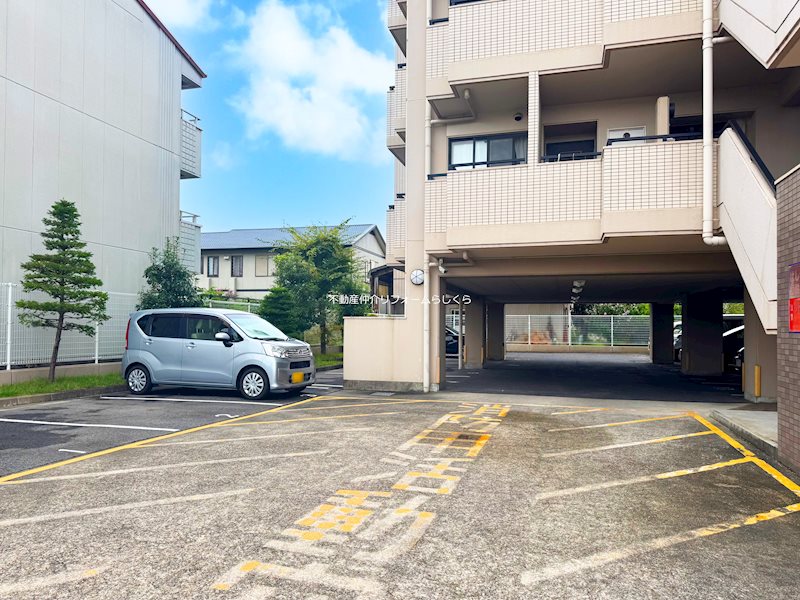 共用部写真（駐車場）