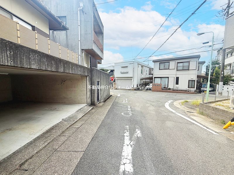 現地写真（前面道路含む現地写真）