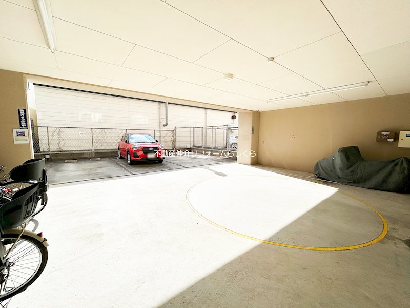 共用部写真（駐車場）