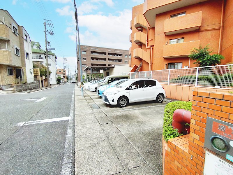 共用部写真（駐車場）