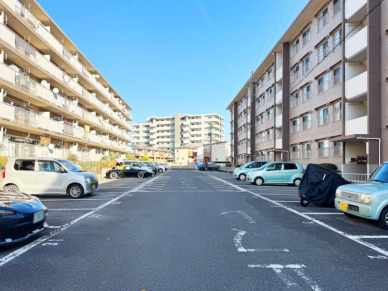 共用部写真（駐車場）