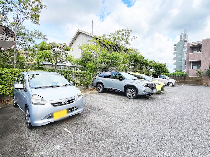 共用部写真（駐車場）