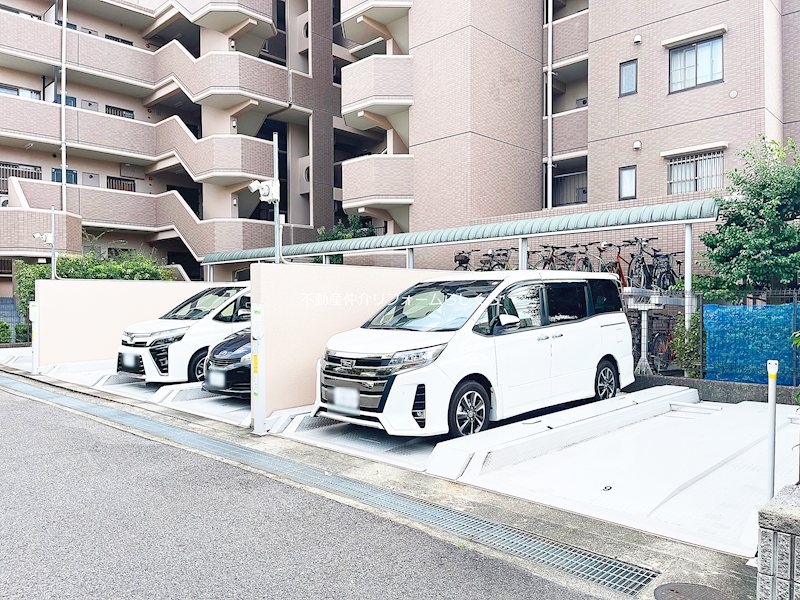 共用部写真（駐車場）