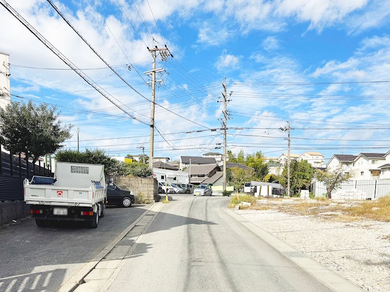 現地写真（前面道路含む現地写真）