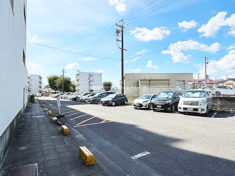 共用部写真（駐車場）