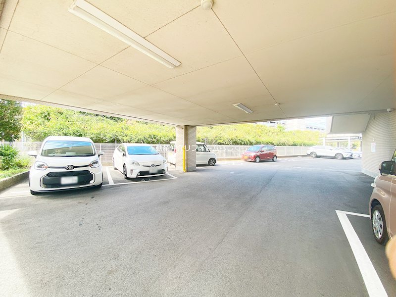 共用部写真（駐車場）
