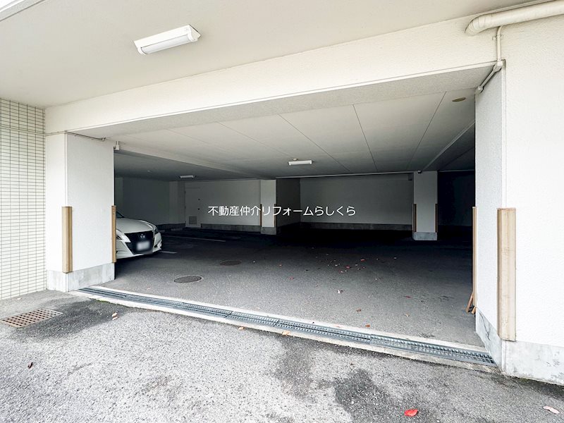 共用部写真（駐車場）