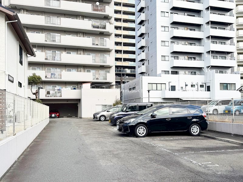 共用部写真（駐車場）