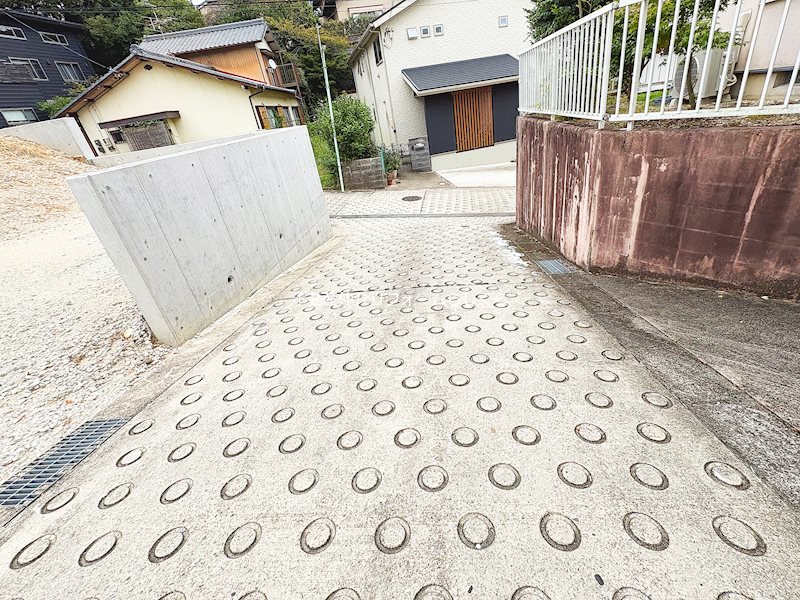 現地写真（前面道路含む現地写真）