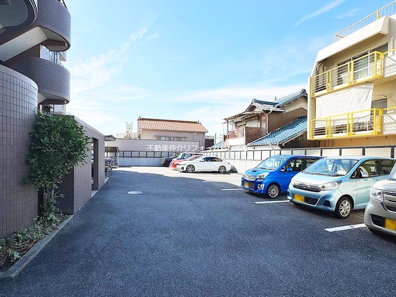 共用部写真（駐車場）