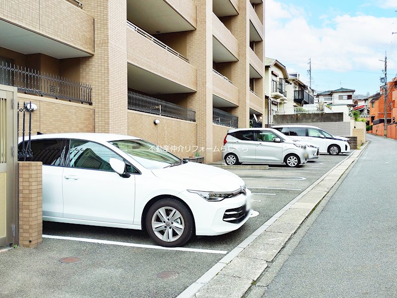 共用部写真（駐車場）