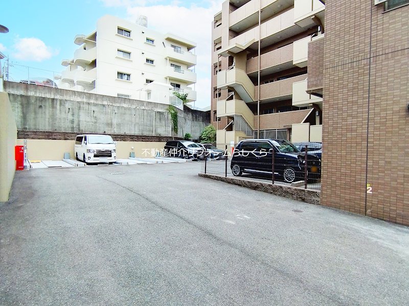 共用部写真（駐車場）