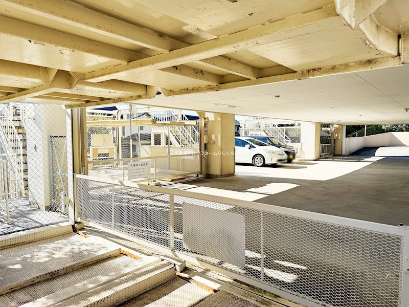 共用部写真（駐車場）