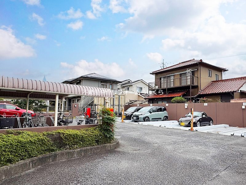 共用部写真（駐車場）