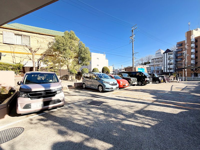 共用部写真（駐車場）